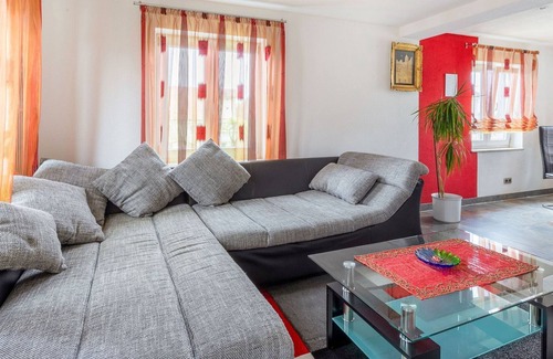Altshausen Apartment | Cozy Apartment Steps from Althausen Castle with Kitchen
