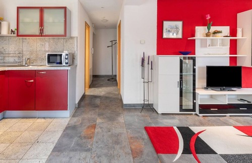 Altshausen Apartment | Cozy Apartment Steps from Althausen Castle with Kitchen