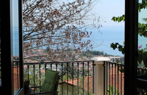 Toscolano Maderno Apartment | Lake View Apartment "Oriolo" with Pool, Terrace & Wi-Fi