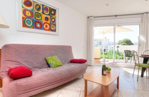 Llanca Apartment | Family-Friendly Retreat at Apartment Palmiers I-1