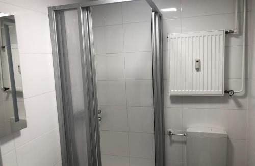 Bobrach Apartment | Modern Apartment Panoramablick: Perfect for Families & Pets