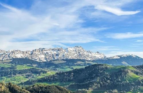Schlatt-Haslen Apartment | Scenic Apartment Panoramablick - Rated 9.1/10 & Family-Friendly
