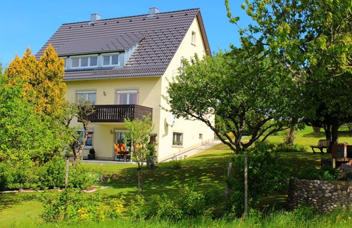 Horben Apartment | Apartment 'Panoramablick' with Private Terrace, Garden and Wi-Fi