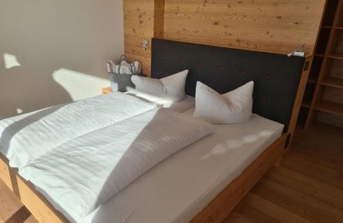 Treffen Apartment | Panoramablick Gerlitzen: Family-Friendly Retreat with Spa