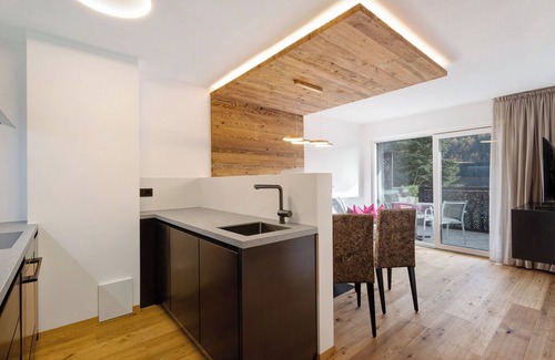 Muhlbach Apartment | Apartment 'Paradeis Apartments A20' with Mountain View, Balcony and Wi-Fi
