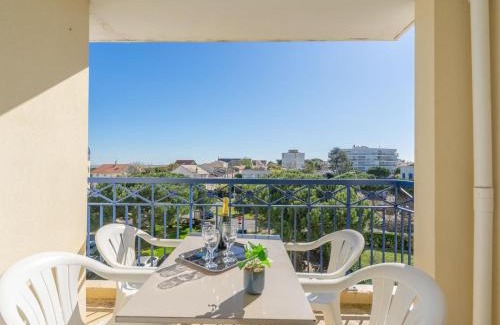 Pontaillac Apartment | Oceanfront Apartment Parc de Pontaillac-3 with Pool