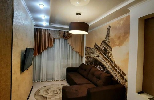 Nizhny Novgorod Apartment | Accessible Apartment in Paris with 9/10 Guest Rating
