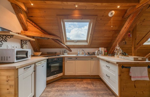 Oz Apartment | Apartment 'Passoud 203' with Mountain View, Shared Garden and Wi-Fi