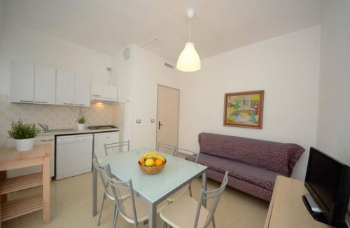 Pietra Ligure Apartment | Apartment 'Perlamarina 12' with Shared Pool, Wi-Fi and Air Conditioning