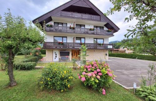 Bled Apartment | Highly Rated Apartment Petek with Delicious Breakfast Included