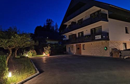 Bled Apartment | Highly Rated Apartment Petek with Delicious Breakfast Included