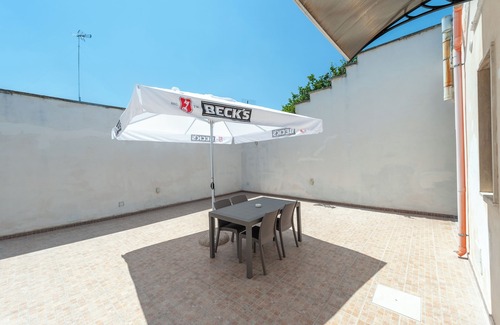 Squinzano Apartment | Cozy Apartment 'Petra' with Private Garden & Wi-Fi Access