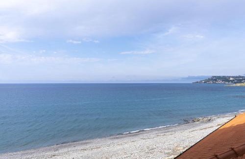Riva Ligure Apartment | Oceanfront Apartment Pieds dans l'eau 2 for Family Getaways