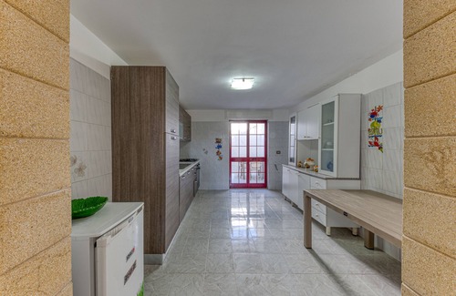 Capilungo Apartment | Cozy Apartment "Pilella": Oceanfront Retreat with Terrace