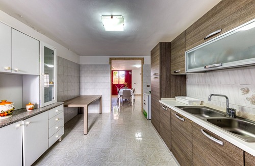 Capilungo Apartment | Cozy Apartment "Pilella": Oceanfront Retreat with Terrace