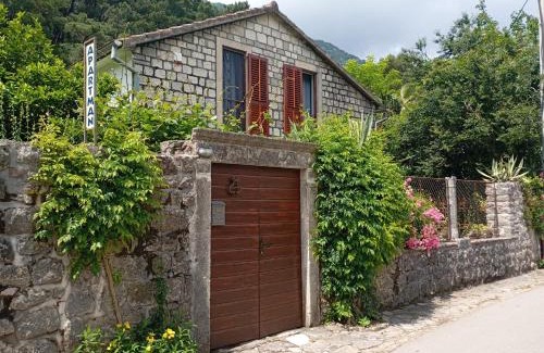 Prcanj Apartment | Oceanfront Apartment Pinebreeze in Prčanj, Kotor - Rated 9.6