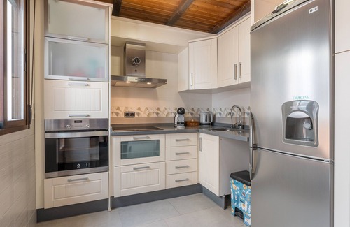 Illora Apartment | Apartment 'Planta Alta' with Private Terrace and Air Conditioning