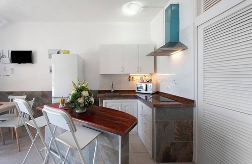 Alojera Apartment | Apartment 'Playa Azul - 2' with Sea View, Wi-Fi and Air Conditioning
