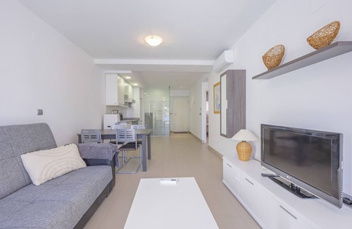 Benidorm Apartment | Apartment 'Playa De Poniente 1-5' with Sea View, Wi-Fi and Air Conditioning