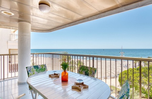 Santa Pola Apartment | Beachfront Apartment 'Playa Levante' with Private Terrace