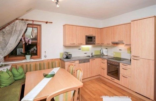 Oberhaus Apartment | Exceptional Apartment Poldi: Lake View & Spa Retreat
