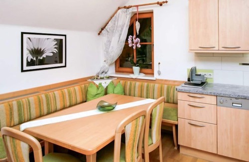 Oberhaus Apartment | Exceptional Apartment Poldi: Lake View & Spa Retreat