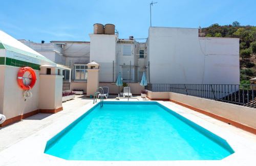 La Victoria Apartment | Stylish Apartment with Pool in Malaga City Center