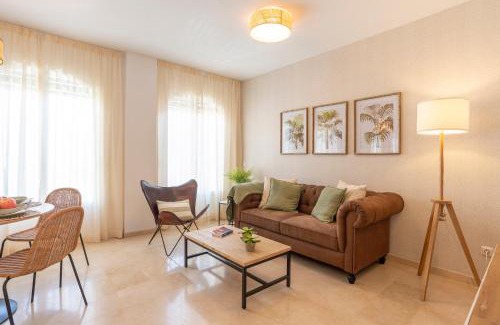 La Victoria Apartment | Stylish Apartment with Pool in Malaga City Center