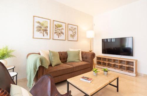 La Victoria Apartment | Stylish Apartment with Pool in Malaga City Center