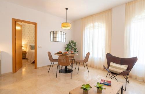 La Victoria Apartment | Stylish Apartment with Pool in Malaga City Center