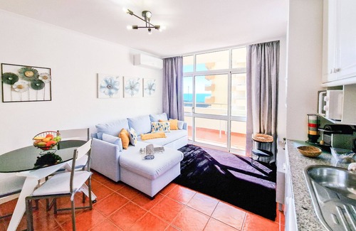 Praia da Rocha Apartment | Oceanfront Apartment Praia Rocha with Balcony & Pool