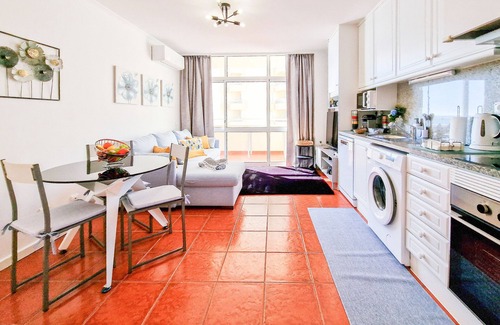 Praia da Rocha Apartment | Oceanfront Apartment Praia Rocha with Balcony & Pool