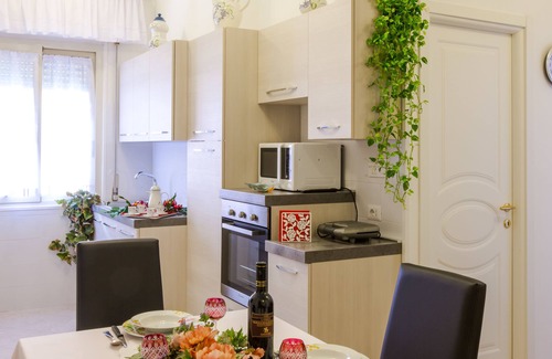 Vatican Apartment | Experience "Primavera Holidayhouse" Near Vatican with Free WIFI