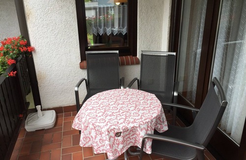 Elmstein Apartment | Guest Rated 10/10: Apartment with Balcony and Kitchen
