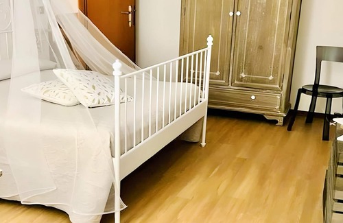 Gorizia Apartment | City View Apartment with Private Bathroom and Oceanfront Access