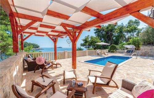 Prizba Apartment | Family-Friendly 3 Bedroom Apartment with Pool in Prizba