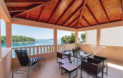 Prizba Apartment | Family-Friendly 3 Bedroom Apartment with Pool in Prizba