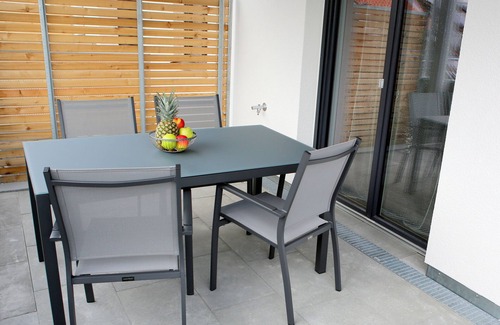 Owingen Apartment | Cozy Apartment 'Purer Genuss' with Balcony & Free Wi-Fi