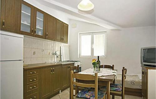Jadrtovac Apartment | Guest Rated 10/10: Cozy Apartment in Jadrtovac with Kitchen