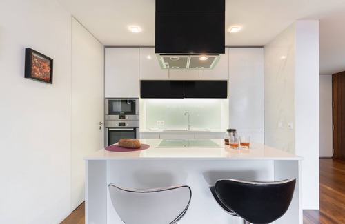 Santa Marinha Apartment | Guest Rated 10/10: Apartment Qian Caves de Gaia Retreat