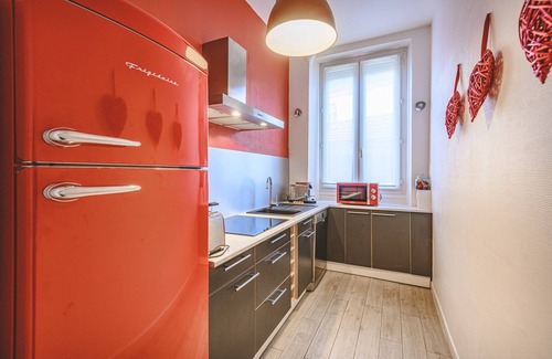 Reims City Centre Apartment | APARTMENT , QUIET, LUXE at the FOOT CATHEDRAL REIMS (WIFI,NETFLIX)
