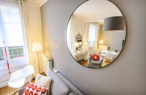 Reims City Centre Apartment | APARTMENT , QUIET, LUXE at the FOOT CATHEDRAL REIMS (WIFI,NETFLIX)