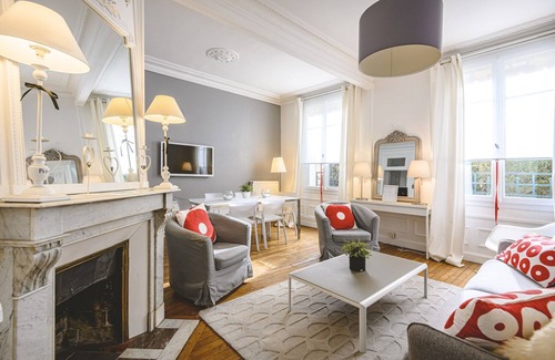 Reims City Centre Apartment | APARTMENT , QUIET, LUXE at the FOOT CATHEDRAL REIMS (WIFI,NETFLIX)