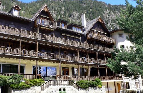 Champex-Lac Apartment | Oceanfront Apartment Résidence 35 with Private Pool