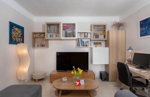 Lunel Apartment | Guest Rated 10/10 at Apartment Résidence les Roses
