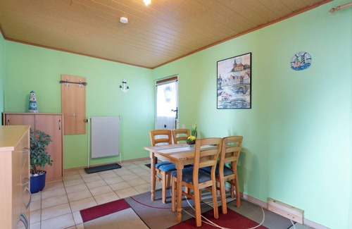 Struckum Apartment | Apartment 'Ramona' with Private Terrace, Private Garden and Wi-Fi
