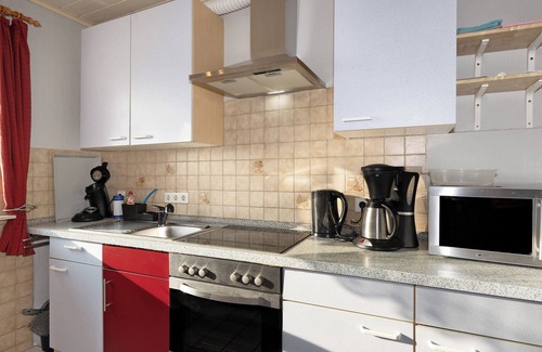 Struckum Apartment | Apartment 'Ramona' with Private Terrace, Private Garden and Wi-Fi