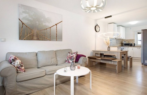 Waggershausen Apartment | Mountain View Apartment 'Rd-ferienwohnung' with Balcony & Wi-Fi