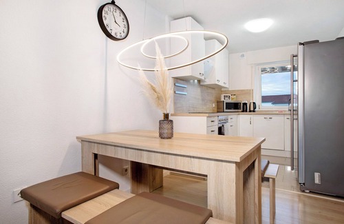 Waggershausen Apartment | Mountain View Apartment 'Rd-ferienwohnung' with Balcony & Wi-Fi