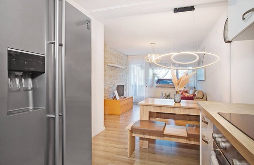 Waggershausen Apartment | Mountain View Apartment 'Rd-ferienwohnung' with Balcony & Wi-Fi
